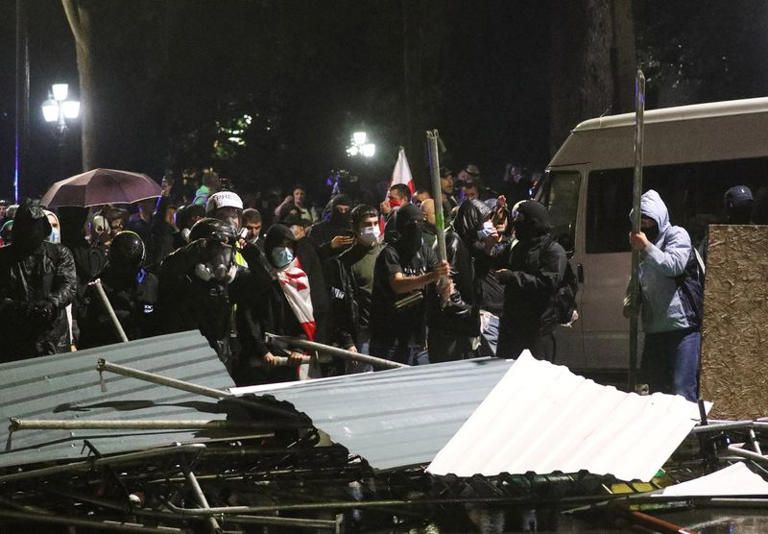 شورش در گرجستان؛ معترضان به ورودی کاخ ریاست‌جمهوری رسیدند