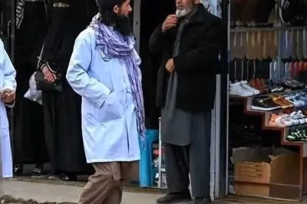 طالبانو ۶ ولایتونو کې لسګونه سوداګریز مارکېټونه له «اسلامي قوانینو د سرغړونې» له امله تړلي