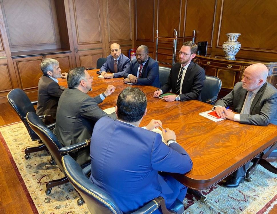 نماینده امریکا در دیدار با سیاستمداران افغان: گفت‌و‌گو و نه خشونت، راه بهتر است