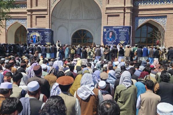 د شاپور ځدراڼ مړی په مرنجان غونډۍ کې خاورو ته وسپارل شو