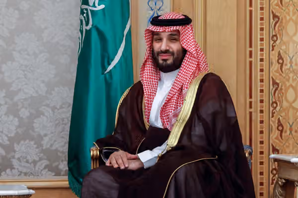 د سعودي عربستان ولیعهد او د سنټکام قوماندان د دفاعي همکاریو په اړه خبرې کړې دي