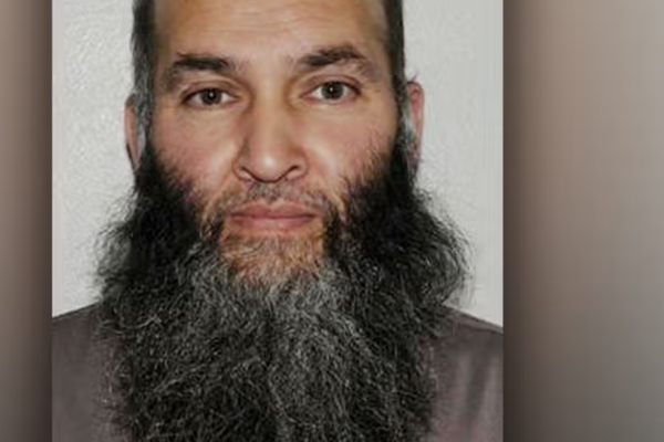 د طالبانو لپاره د جلبوجذب په تور محکوم شوی برېتانوی په زندان کې مړ شوی