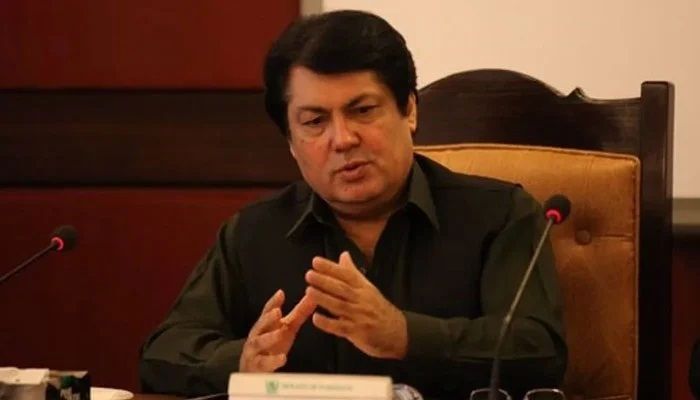 سیف د پاکستان حکومت په بې کفایتۍ تورن کړ او له طالبانو سره یې د خبرو غوښتنه وکړه