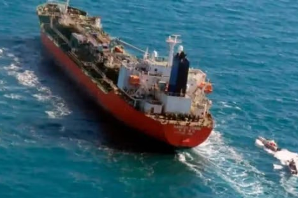 سېنټکام وايي، د هرمز د محاصرې له پیله ۲۸ کښتۍ د امریکا په امر ستنې شوې