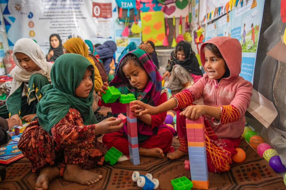 أحد عشر مليون طفل في أفغانستان بحاجة للمساعدات الإنسانية