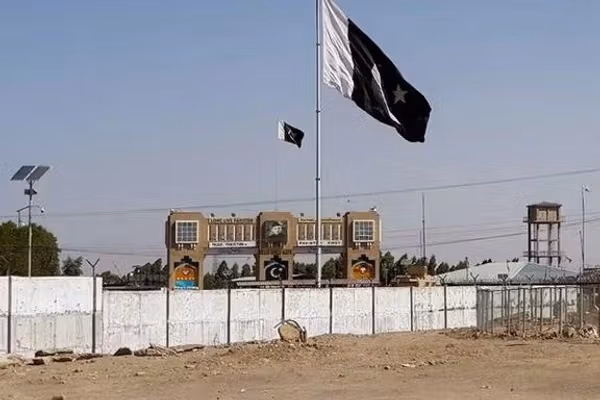 طالبان از آزادی بیش از ۳۰۰ مهاجر افغان از زندانهای پاکستان خبر داد