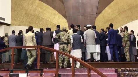 د افغانستان د پخوانۍ ولسي جرګې د مشرۍ پر څوکۍ د جنجال یو انځور