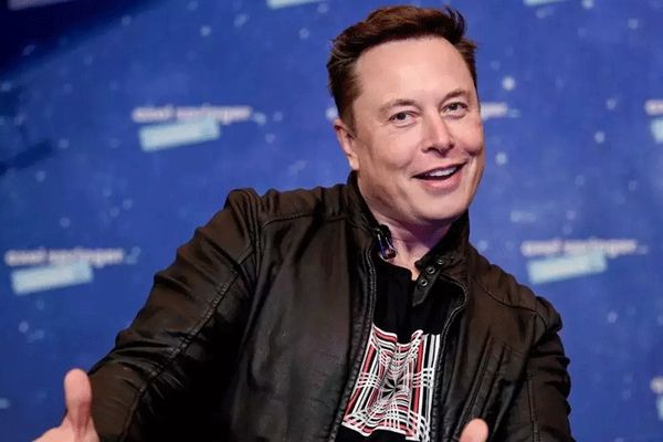 ایلن ماسک په تاریخ کې لومړنی کس شو چې شتمني یې ۷۰۰ میلیارد ډالرو ته ورسېده