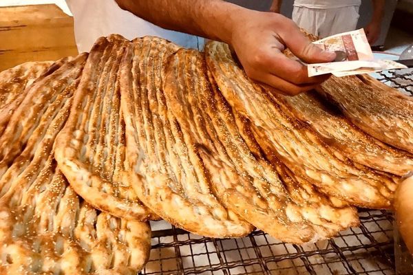 وزیر داخله ایران میگوید همزمان با اخراج افغانها مصرف نان کم شده است