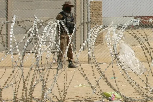 روزنامه پاکستانی: حملات تروریستی در پاکستان پس از بستن مرز با افغانستان کاهش یافته است