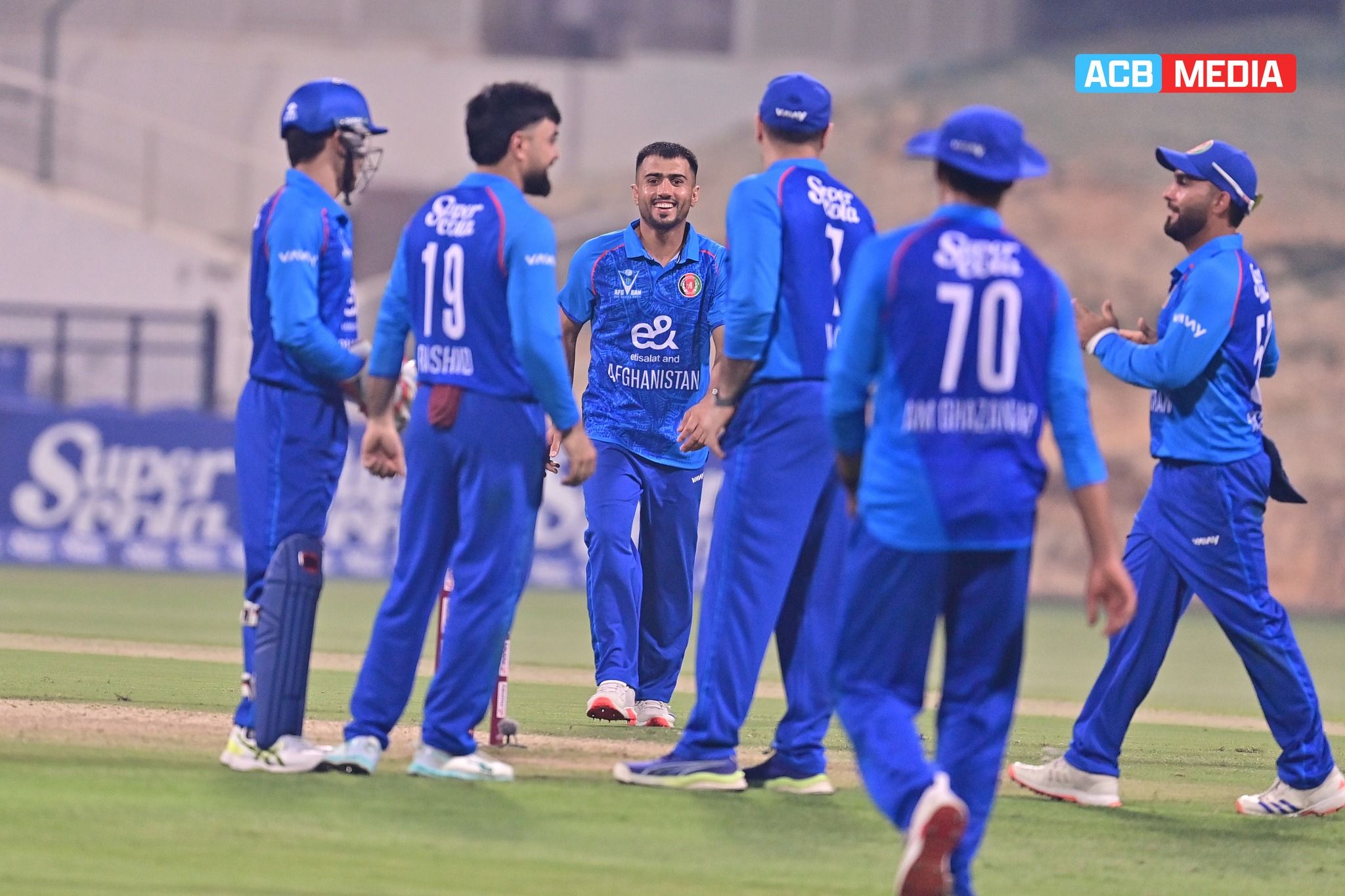 افغان اتلانو د درېیو یو ورځنیو سیالیو په لومړۍ لوبه کې بنګله‌دېش ته ماتې ورکړه