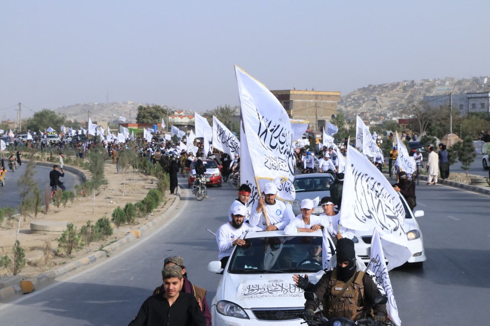 په کابل کې یو شمېر ورزش کاران او عام خلک د طالبانو د واک څلورم کال نمانځي