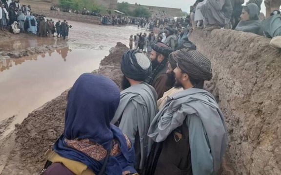 طالبان: در سیلابهای ارزگان دستکم سه کودک جان باختند