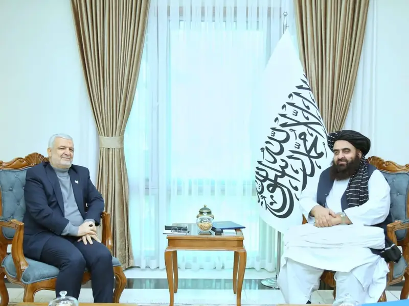 متقي له قمي سره په لیدنه کې د افغان کډوالو د حقوقي او قضايي ستونزو پر حل ټینګار کړی 