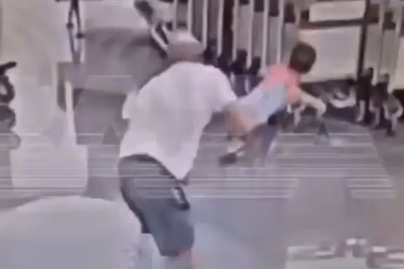 د افغانستان ډیپلوماټیکو استازولیو مسکو کې پر افغان ماشوم د برید په اړه د څېړنې غوښتنه کړې