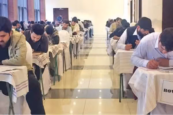 پاکستان به دانشجویان افغان رشتههای پزشکی دستور داد این کشور را ترک کنند