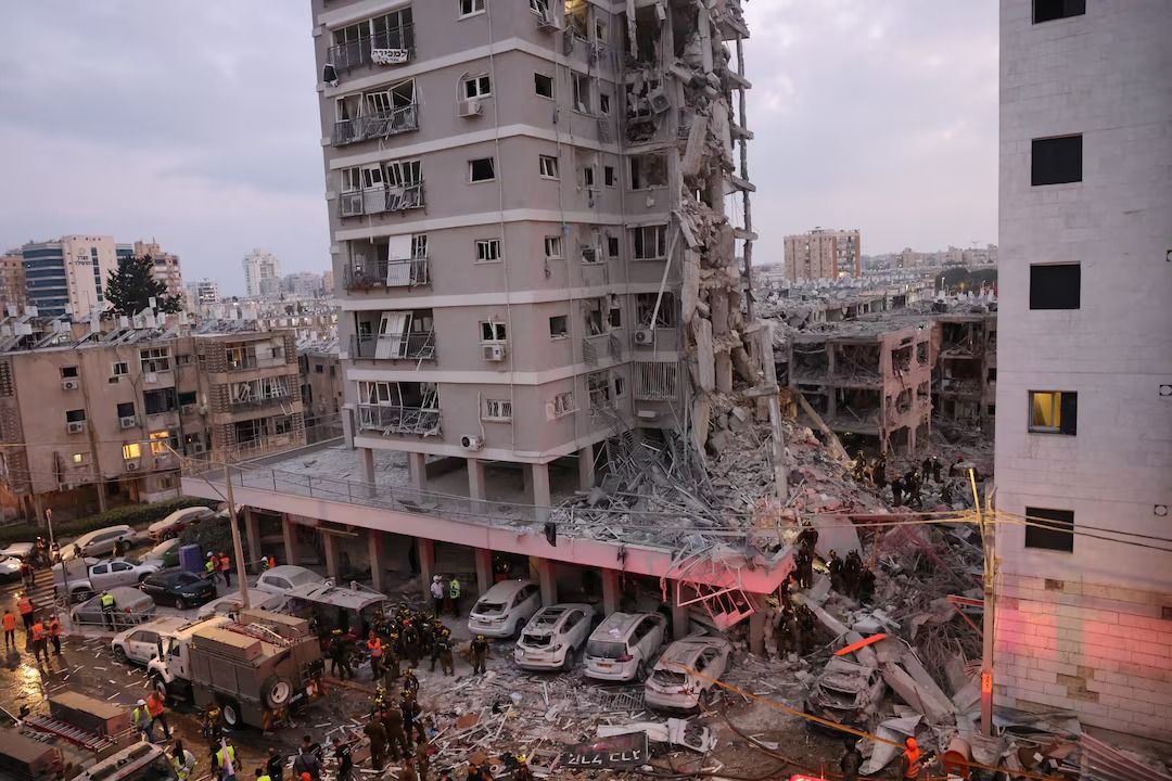 رادیو ارتش اسرائیل: ایران دیشب ۸۰ موشک به اسرائیل شلیک کرد