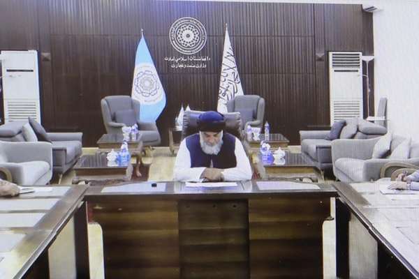 د طالبانو د سوداګرۍ وزیر د برېتانیا له ځانګړي استازي سره پر اقتصادي اړیکو غږېدلی