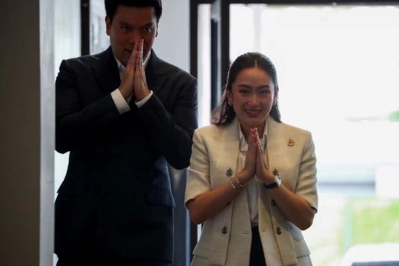 شیناواترا د ټاکل کېدو پر مهال له خپل مېړه سره