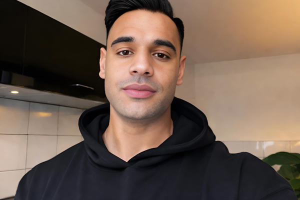 حمایت قاطع علی بلال از نوریه، دختر افغان که با لباس پسرانه کار میکرد