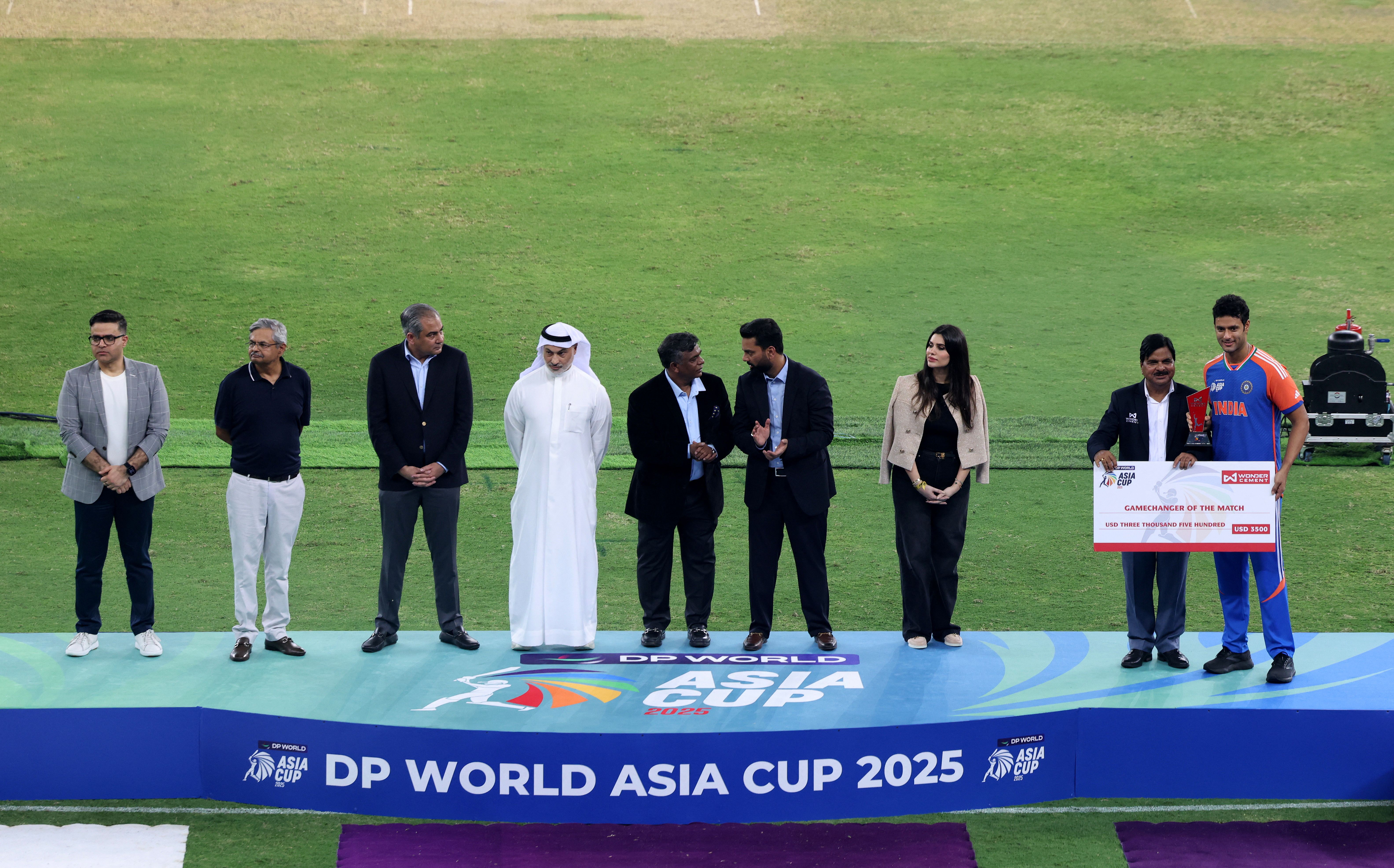 محسن نقوی خطاب به نارندرا مودی: کشاندن جنگ به ورزش کریکت نشانه ناامیدی است