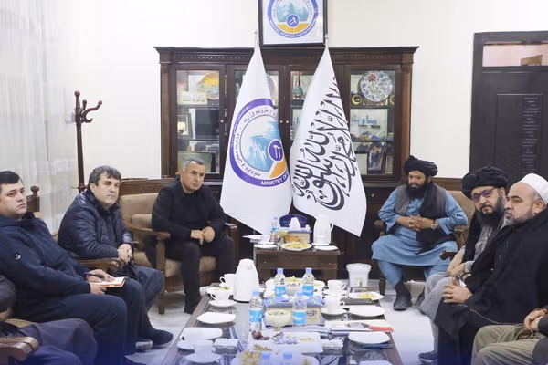 طالبان: سرمایهگذاران تاجیکستان علاقمند سرمایهگذاری در کارخانههای سمنت افغانستان هستند