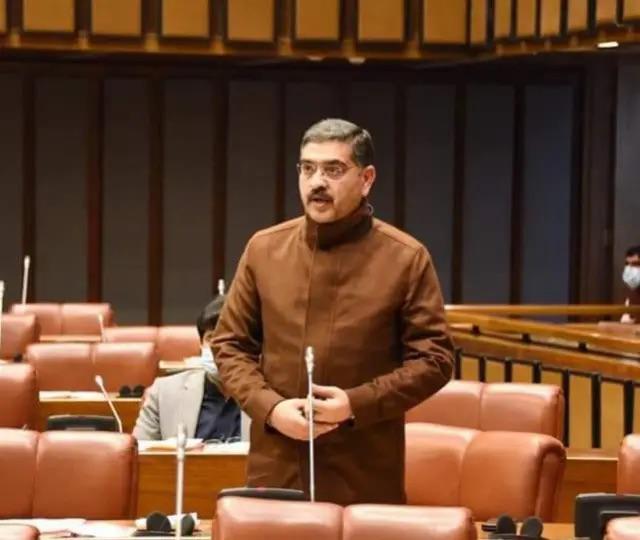 د پاکستان ولسمشر ، انوارالحق کاکړ د سرپرست لومړي وزیر په توګه منظور کړ