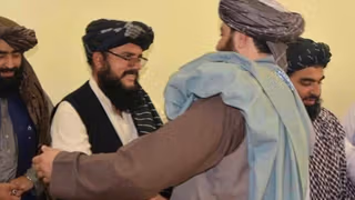 جنگ طالبان با قلم؛ سربازان سایبری چگونه به روزنامهنگاران معتبر حمله میکنند