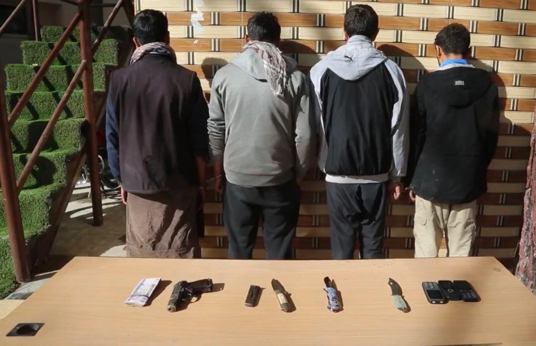 طالبانو په پلازمېنه کابل کې ۴تنه د غلا په تور نیولي