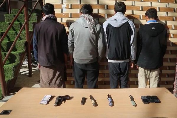 طالبانو په پلازمېنه کابل کې ۴تنه د غلا په تور نیولي