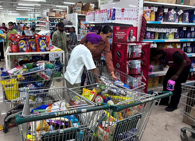 هند برای مقابله با تعرفه‌های امریکا، مالیات بر صدها کالای داخلی را کاهش داد