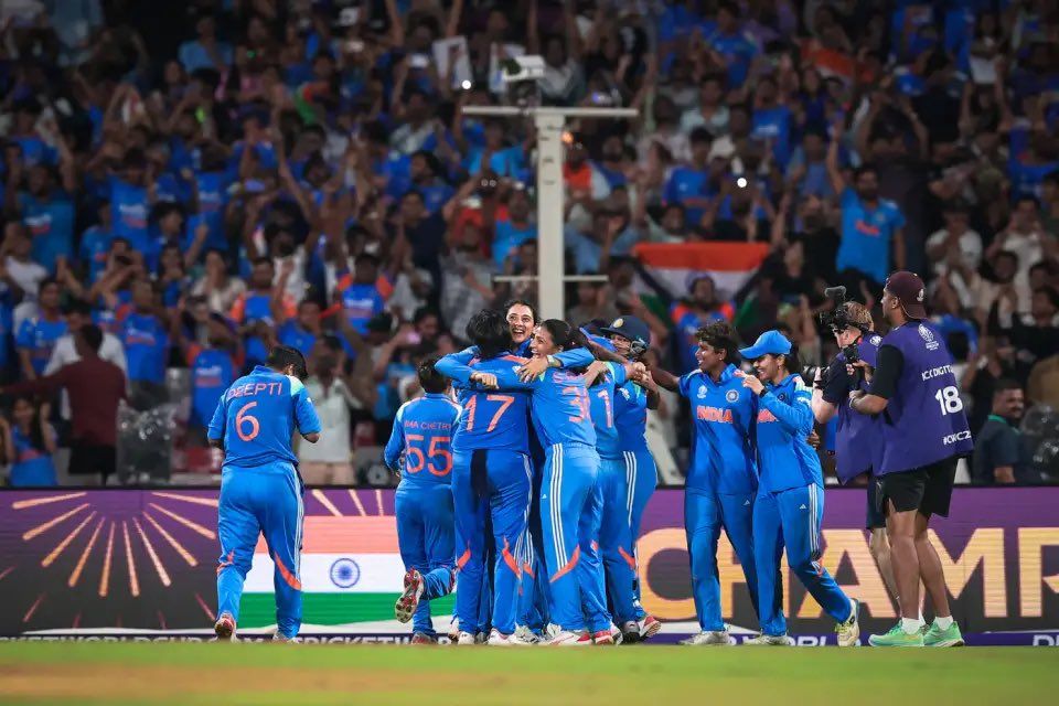 د هند د ښځو کرېکټ لوبډله د سوېلي افریقا په ماتولو سره د ښځو د نړۍوال جام اتله شوه