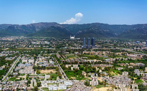 په اسلام اباد کې د روانو لاریونونو له امله ټول ښوونیز مرکزونه وتړل شول