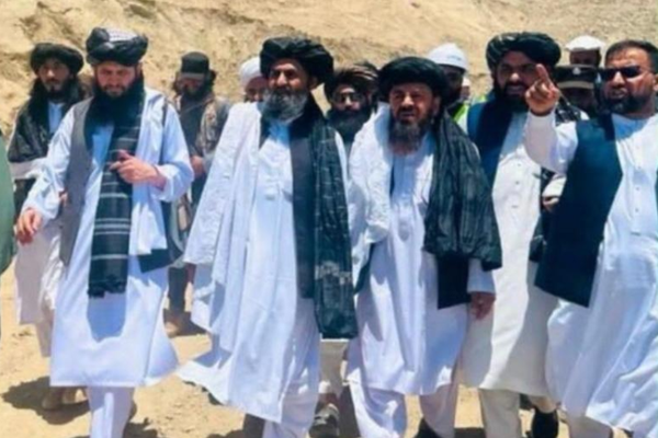 ملا برادر: طالبان د کورنیو او بهرنیو پانګهوالو لپاره د اسانتیاوو برابرولو ته ژمن دي