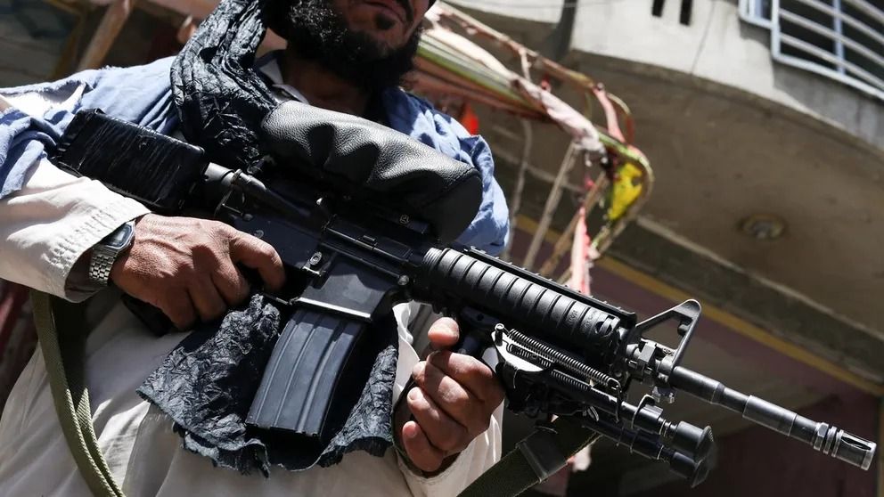 پژوهش: محدودیت‌های طالبان تاثیر چندانی بر خرید و فروش سلاح‌های گرم در افغانستان نداشته است