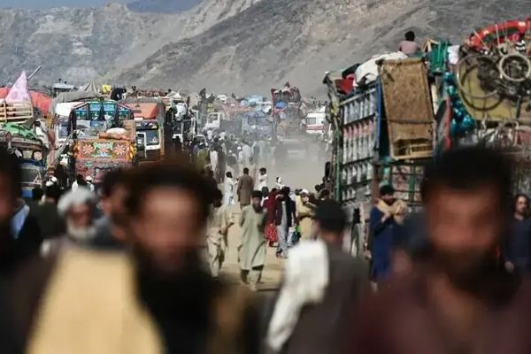 پاکستاني چارواکي: په لنډي کوتل کې هره ورځ تر ۴زره ډېر ستنېدونکي افغان کډوال ثبتېږي