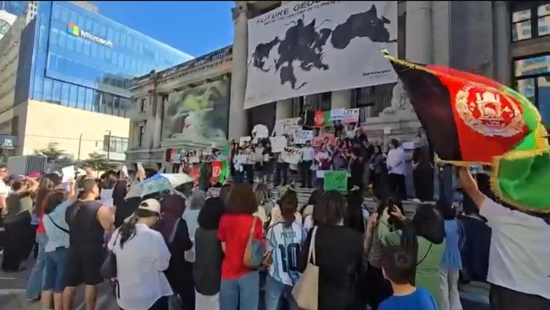 په ونکوور کې لاریون کوونکو له نړۍوالې ټولنې غوښتي چې د افغان ښځو وضعیت له پامه ونه غورځوي