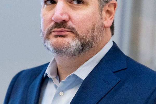 امریکایي سناتور: د امریکا موخه باید د ایران دولت ړنګول وي