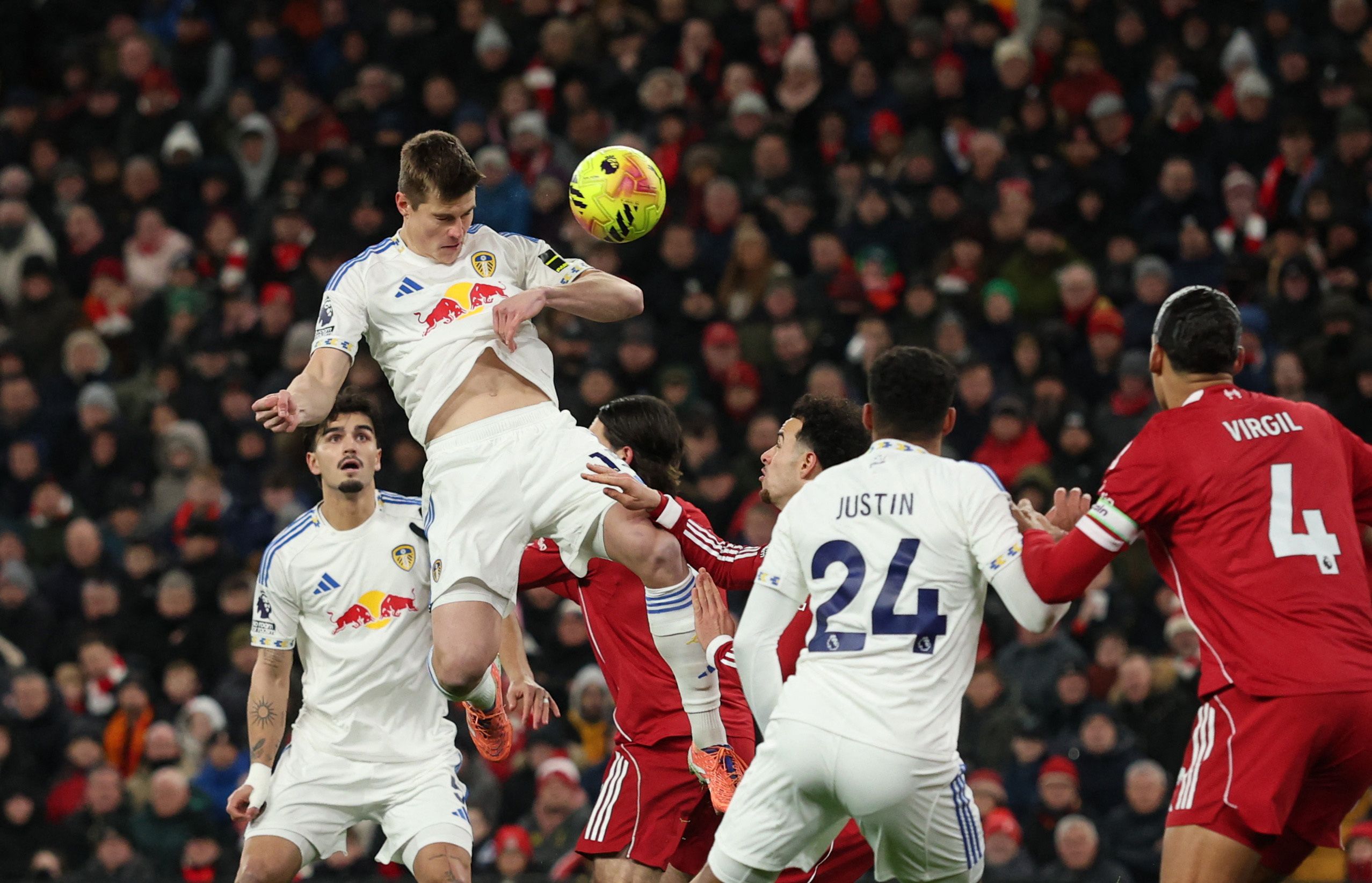 لیورپول ۰-۰ لیدز یونایتد؛ سرخ‌پوشان آنفیلد سال نو میلادی را با مساوی آغاز کردند