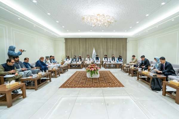 حقانی با نمایندگان چین و پاکستان درباره گسترش روابط سهجانبه گفتوگو کرد