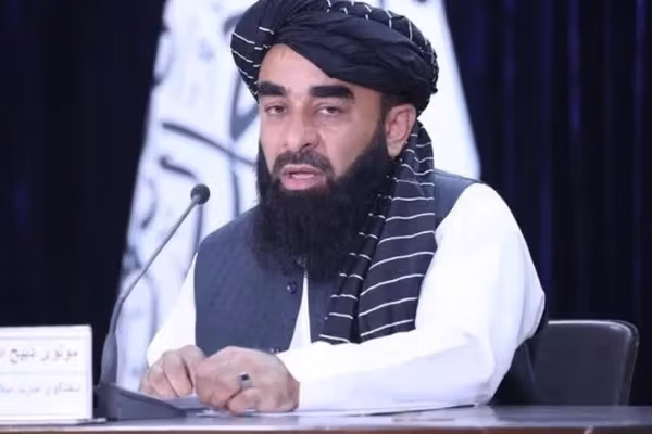 مجاهد: اگر امریکا به ایران حمله کند افغانها به مردم این کشور کمک میکنند