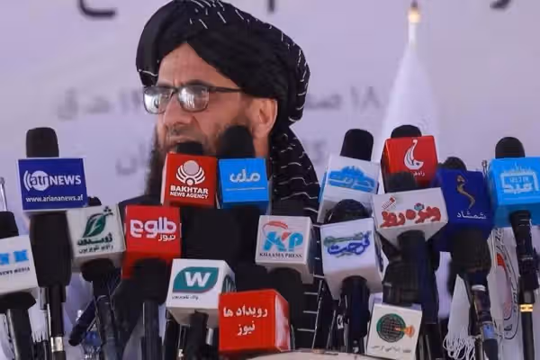 طالب چارواکی: افغانستان ته د پاکستان له قاچاقي لارو واردېدونکي درمل زهر دي