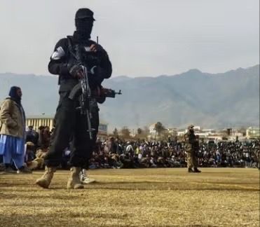 در روز جهانی حقوق بشر، طالبان ۱۲ نفر از جمله چهار زن را شلاق زد