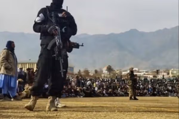 در روز جهانی حقوق بشر، طالبان ۱۲ نفر از جمله چهار زن را شلاق زد