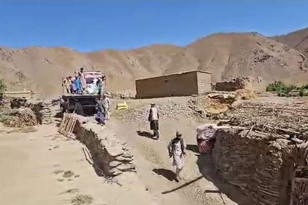 منابع: طالبان آخرین باشندگان شش روستای دره کشرو در غور را به زور اسلحه کوچاند
