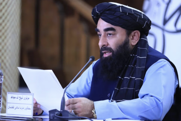 المتحدث باسم طالبان يقول إن الولايات المتحدة تبحث عن ذريعة