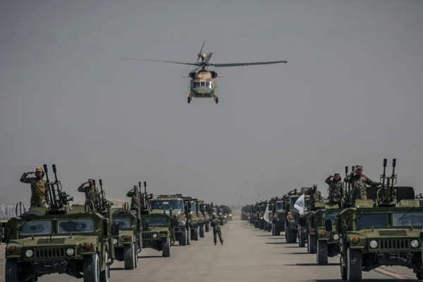 واشنطن بوست: طالبان رسمت صوراً للطائرات العسكرية على أرض قاعدة بغرام