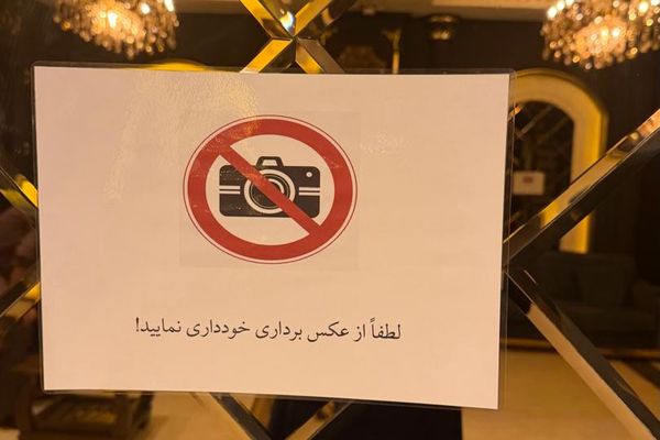 د طالبانو توپیري چلند؛ د کابل ښار په ځینو رستورانتونو کې ښځې له تصویر اخیستلو منع شوې دي