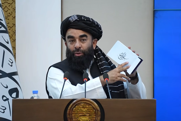 مجاهد وايي د طالبانو مشرانو له پاکستان سره په جګړه کې د رسنیو رول درک کړی