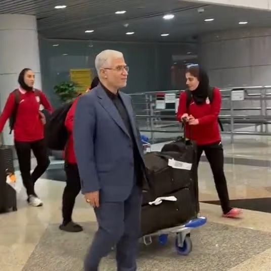 د ښځو فوټبال ټیم مسوولینو په کوالالمپور کې ایراني وګړي له لوبغاړو سره له خبرو منع کړل